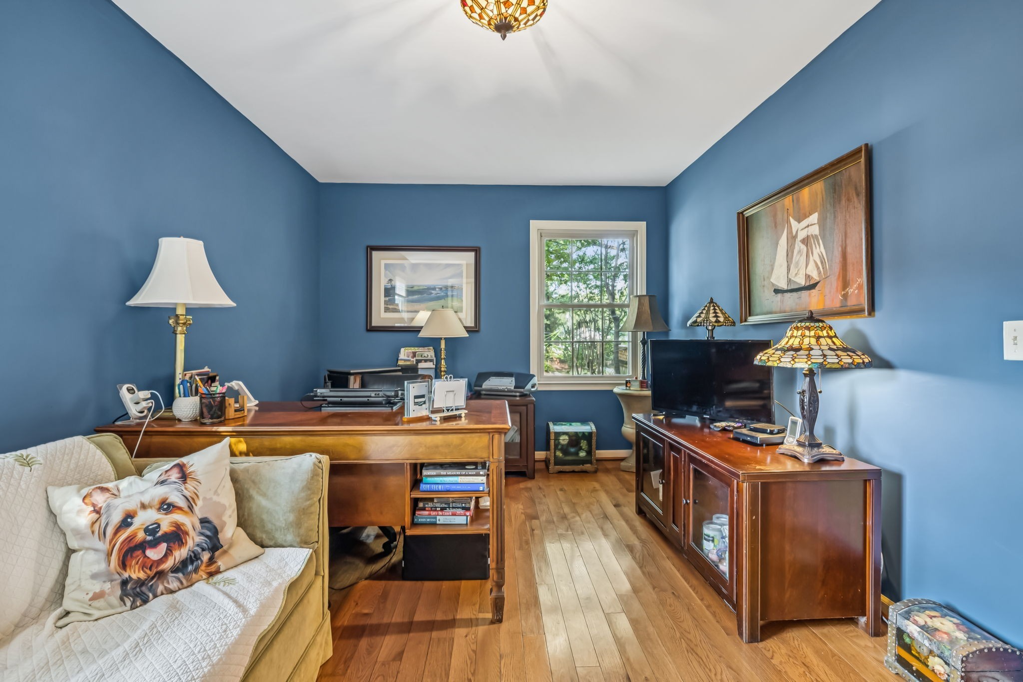 129 West Ridge Drive Hendersonville, TN 37075 - Photo 20 of 44 a living room with furniture a piano and a flat screen tv
