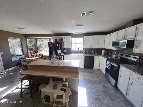 $242,000 | 34450 Highway 427, Philadelphia, MS 39350