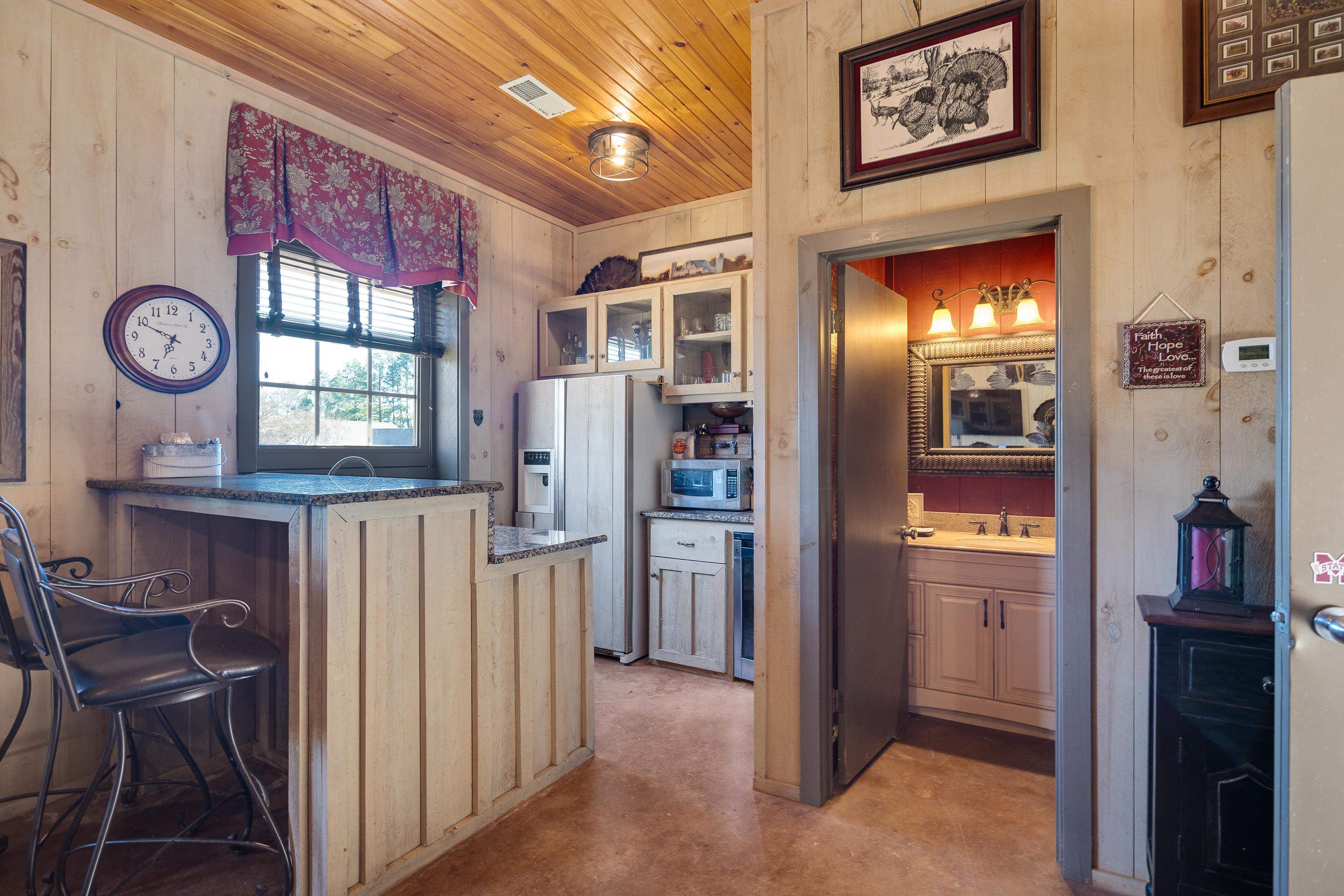 6085 Yum Yum Road Somerville, TN 38068 - Photo 38 of 40 a view of entryway with kitchen and furniture