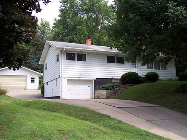 641 Waverly Road Davenport, IA 52804 - Photo 1 of 10 Gallery Image 1