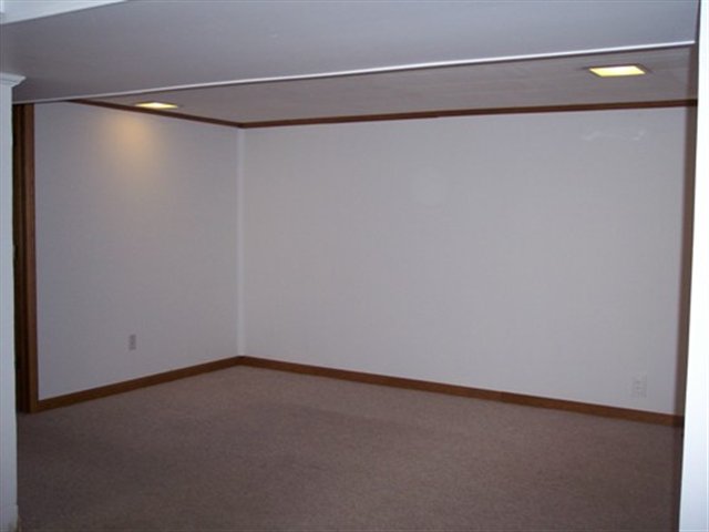 641 Waverly Road Davenport, IA 52804 - Photo 8 of 10 Gallery Image 8