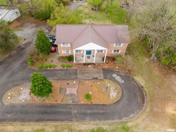 $299,900 | 1609 South 22nd Street, Herrin, IL 62948