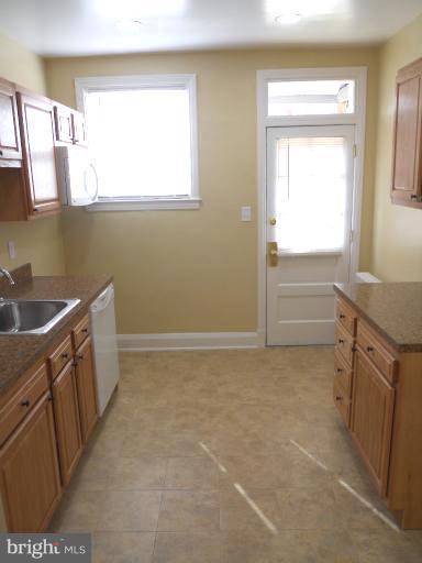 3705 Woodridge Road Baltimore, MD 21229 - Photo 1 of 23 Kitchen