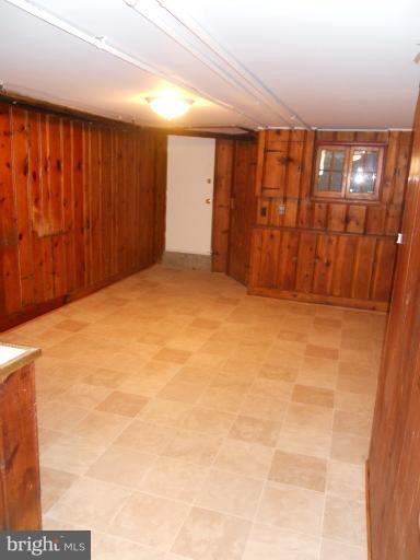3705 Woodridge Road Baltimore, MD 21229 - Photo 15 of 23 Family Room