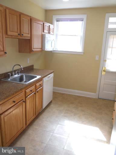 3705 Woodridge Road Baltimore, MD 21229 - Photo 19 of 23 Kitchen