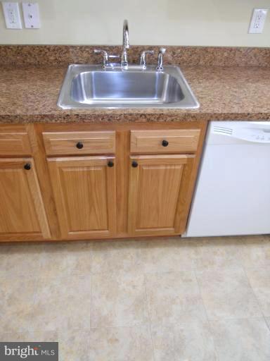 3705 Woodridge Road Baltimore, MD 21229 - Photo 5 of 23 Kitchen