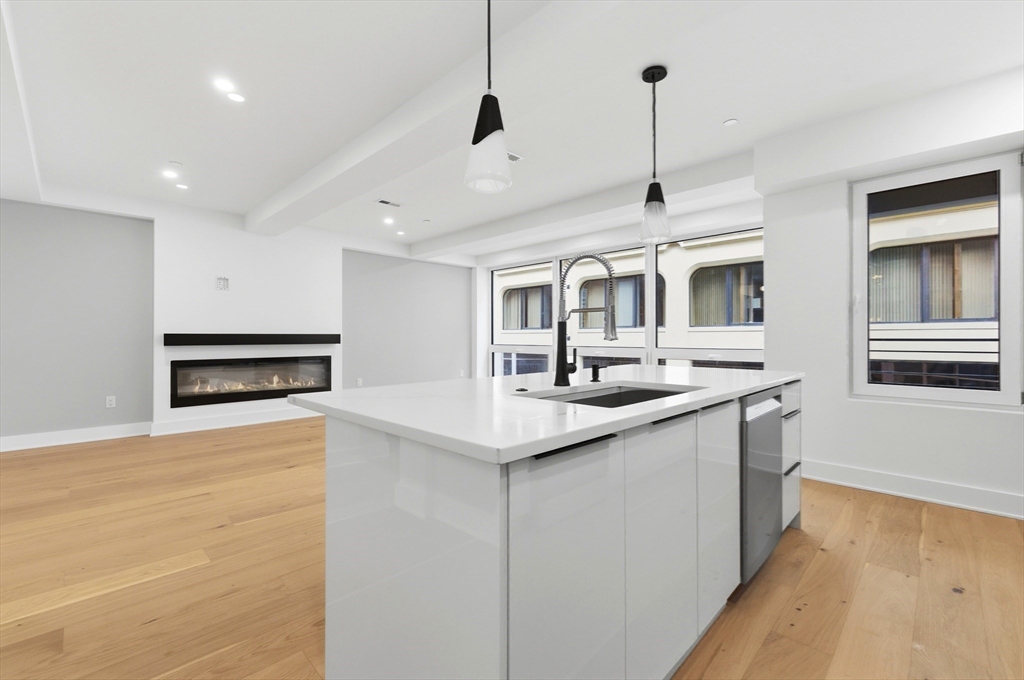 230 Friend Street, Unit 3 Boston, MA 02114 - Photo 12 of 29