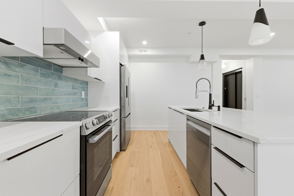 230 Friend Street, Unit 3 Boston, MA 02114 - Photo 13 of 29