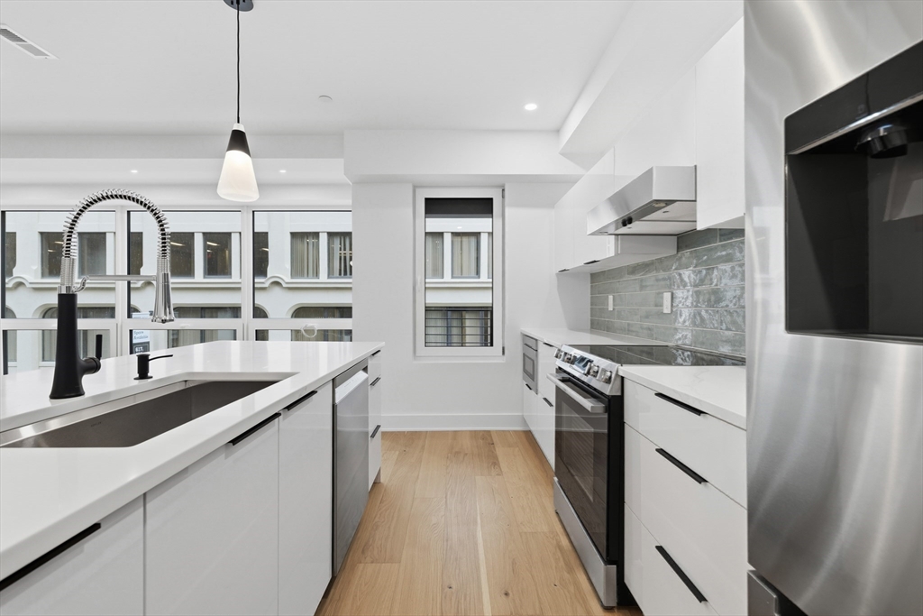 230 Friend Street, Unit 3 Boston, MA 02114 - Photo 14 of 29