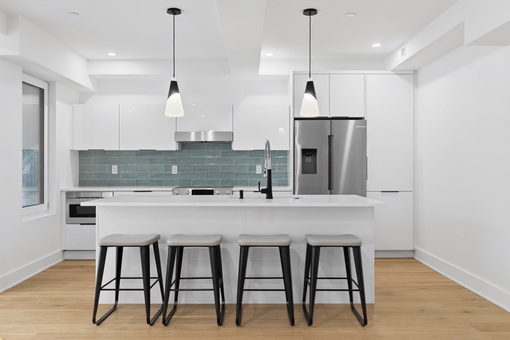 230 Friend Street, Unit 3 Boston, MA 02114 - Photo 9 of 29