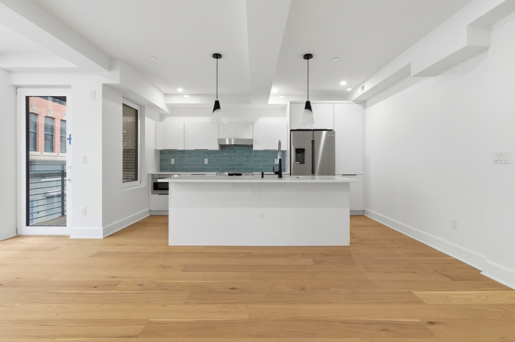 230 Friend Street, Unit 3 Boston, MA 02114 - Photo 10 of 29