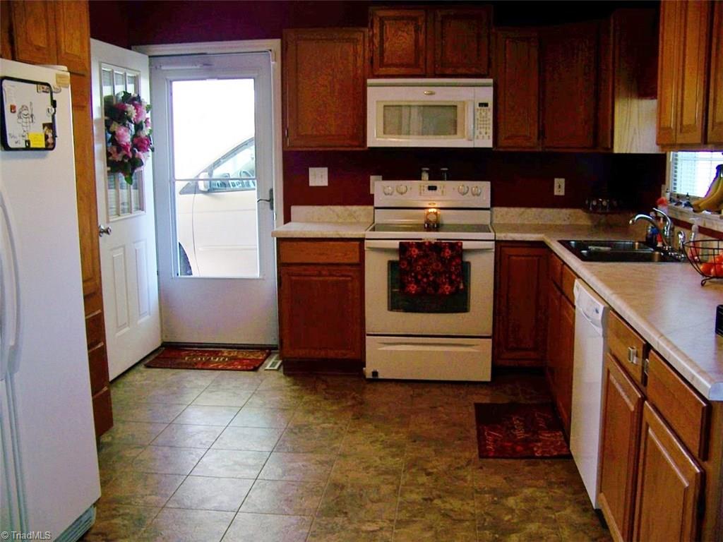 822 Creed Road Ararat, NC 27007 - Photo 3 of 10 Kitchen