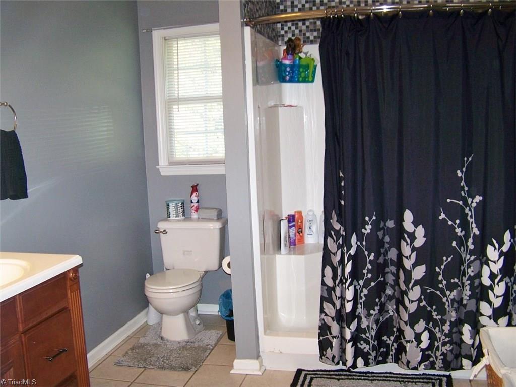 822 Creed Road Ararat, NC 27007 - Photo 8 of 10 Bath
