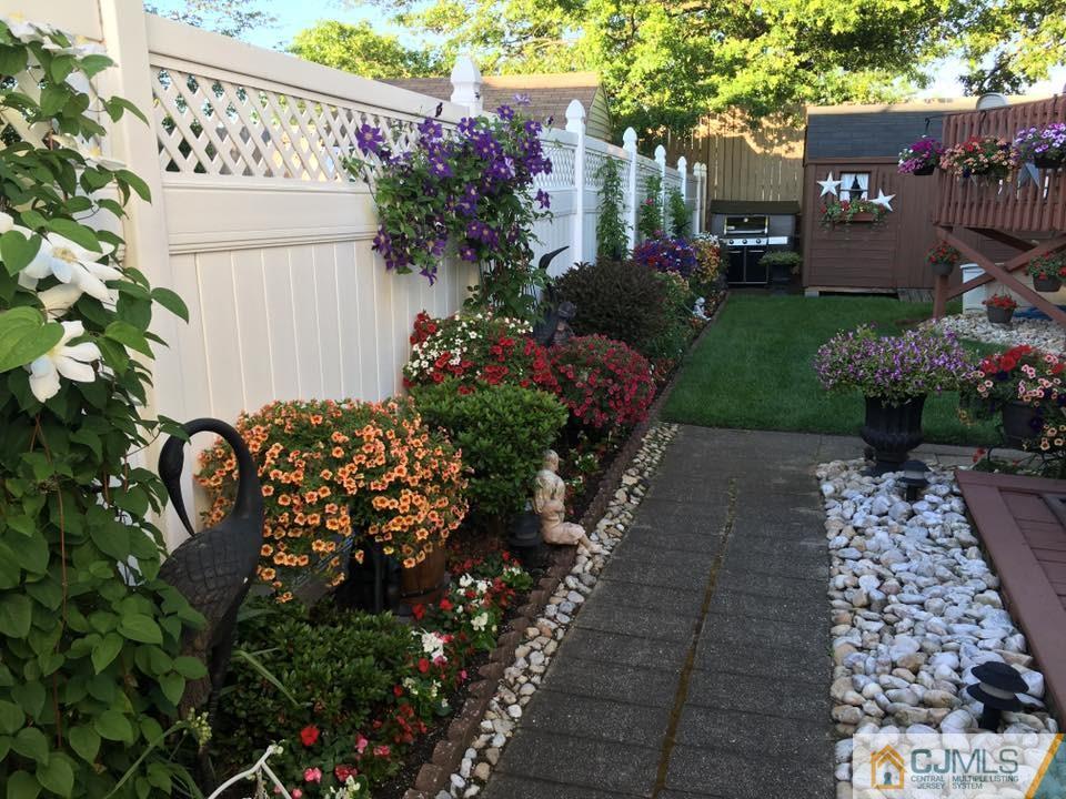 17 Wilshire Road Edison, NJ 08817 - Photo 14 of 19 a couple of flower plants in front of house