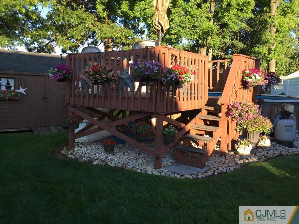 17 Wilshire Road Edison, NJ 08817 - Photo 15 of 19 a view of a house with backyard and sitting area