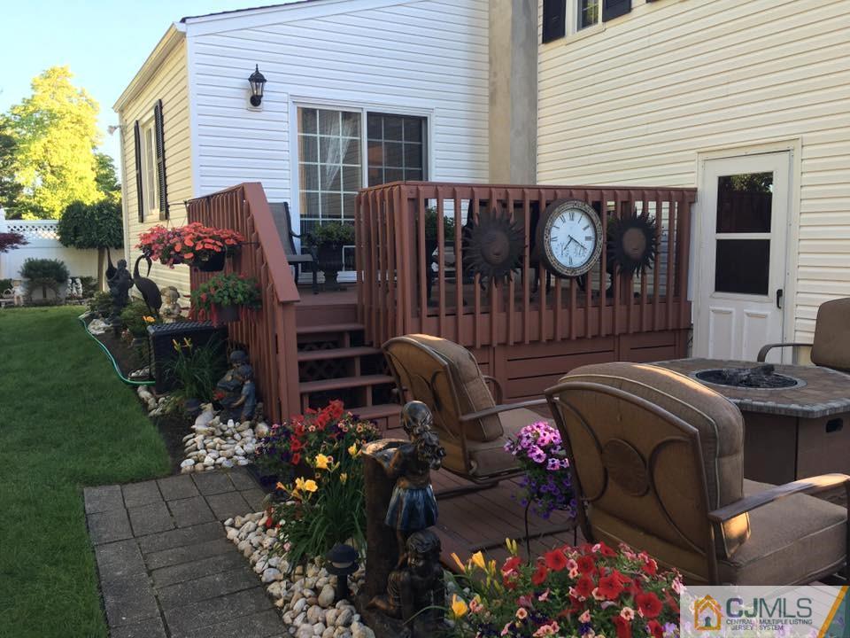 17 Wilshire Road Edison, NJ 08817 - Photo 16 of 19 a front view of retail shop with outdoor seating