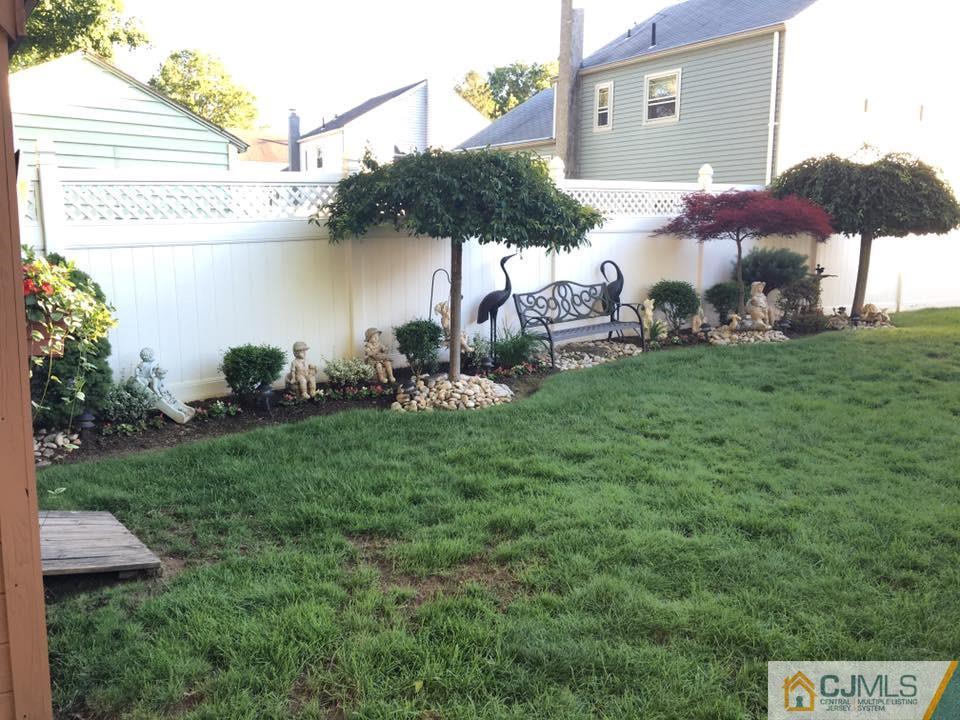 17 Wilshire Road Edison, NJ 08817 - Photo 17 of 19 a front view of a house with garden