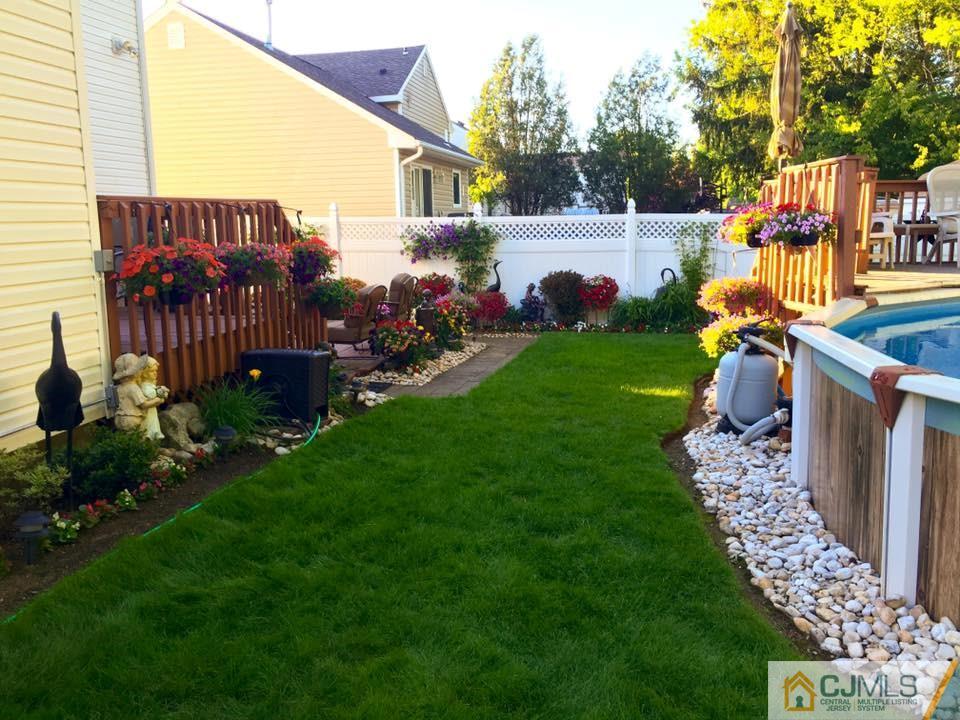 17 Wilshire Road Edison, NJ 08817 - Photo 18 of 19 a view of a house with a yard and a garden