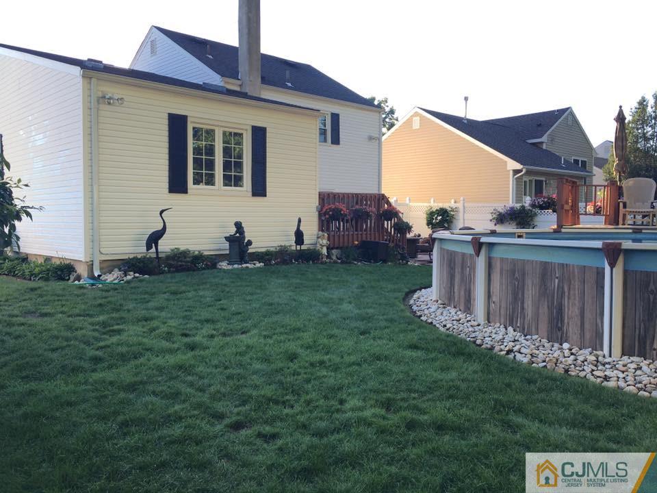 17 Wilshire Road Edison, NJ 08817 - Photo 19 of 19 a backyard of a house with table and chairs