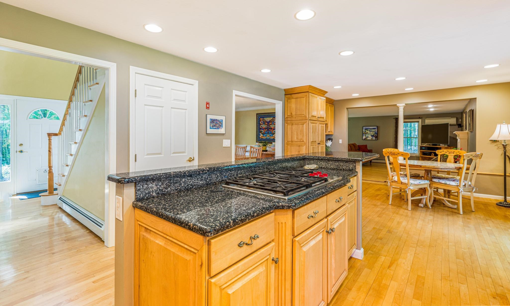 7 Fieldstone Drive Dover, NH 03820 - Photo 3 of 31