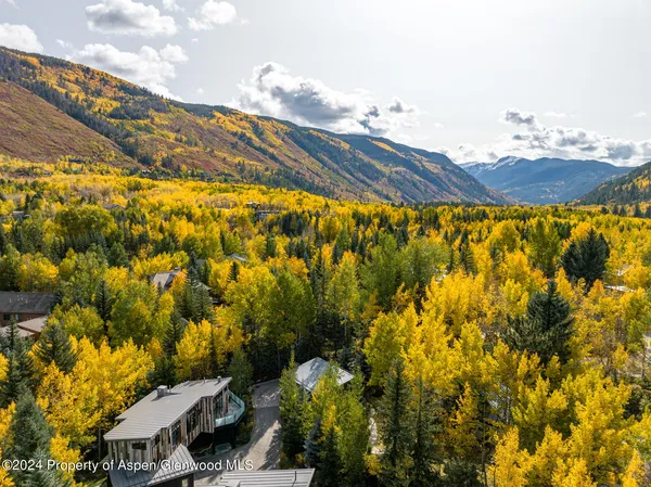 a view of houses with yard
