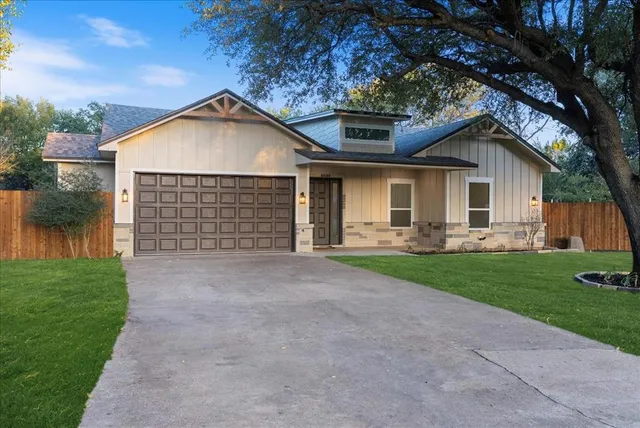 $849,999 | 3801 Berry Hill Court, Double Oak, TX 75028