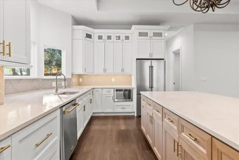 $849,999 | 3801 Berry Hill Court, Double Oak, TX 75028