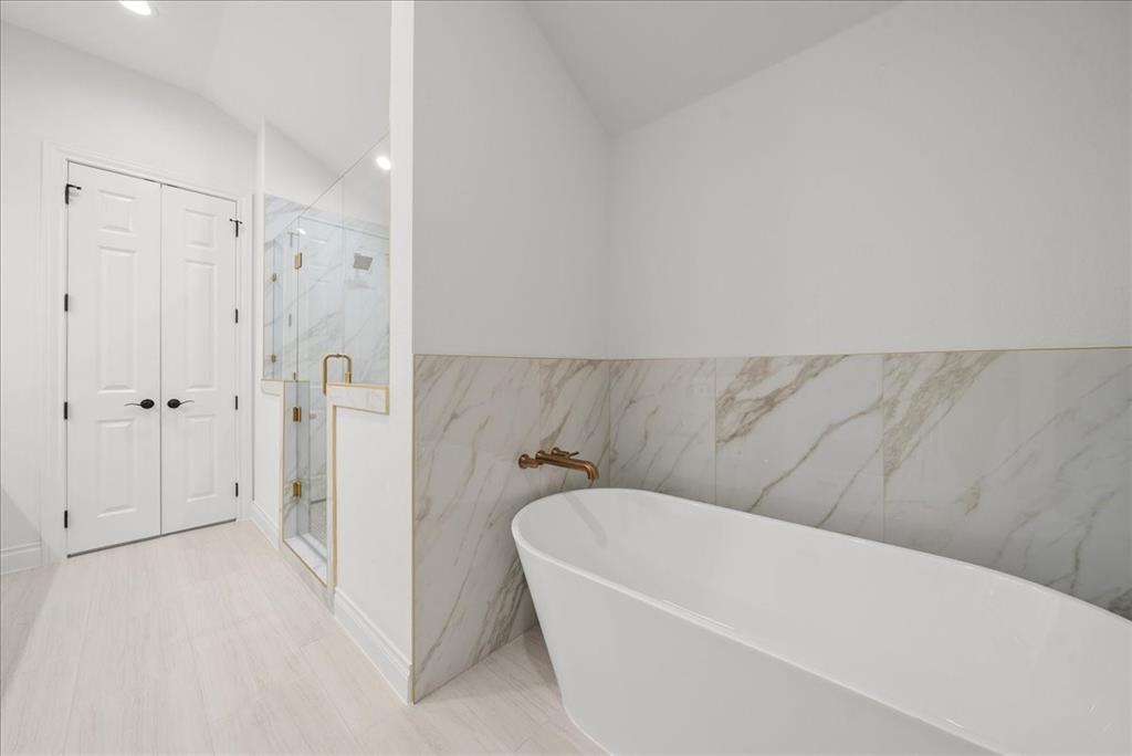 3801 Berry Hill Court Double Oak, TX 75028 - Photo 24 of 33 a bathroom with a bathtub