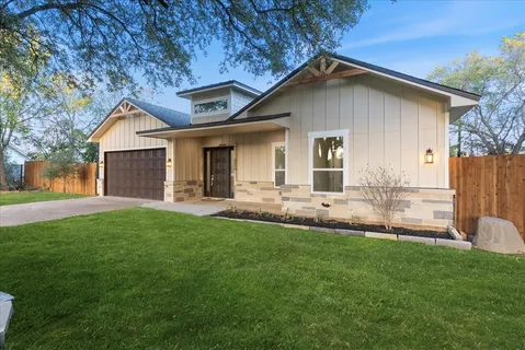 $849,999 | 3801 Berry Hill Court, Double Oak, TX 75028