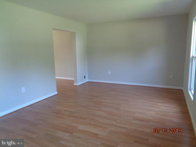 1233 Adams Road Waldorf, MD 20602 - Photo 7 of 25 Living room