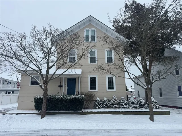 $2,700 | 10 Broad Street, Unit 1, Warren, RI 02885