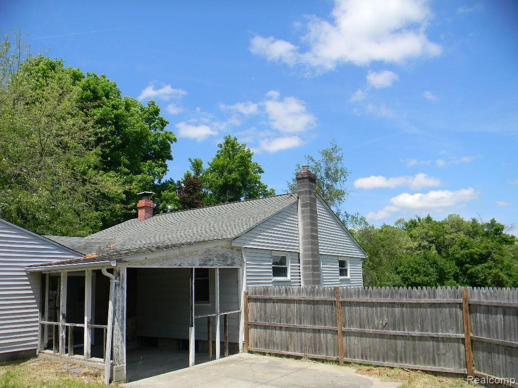 855 Lakeville Road Leonard, MI 48367 - Photo 6 of 17 Covered Porch