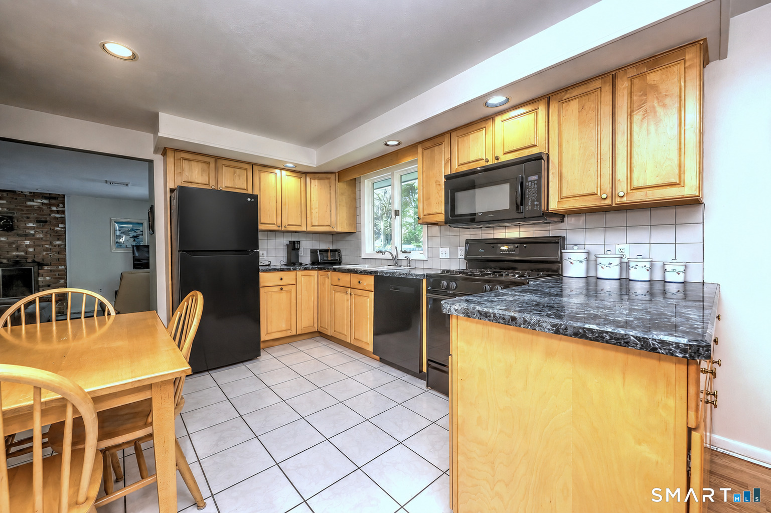 126 Ardmore Road Milford, CT 06461 - Photo 10 of 34