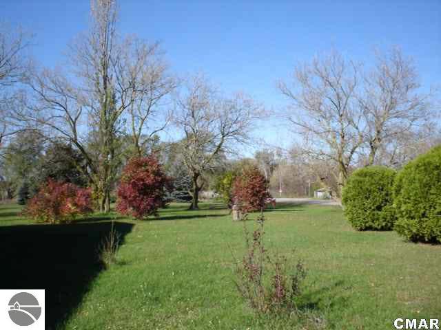 9977 West St Charles Road Sumner, MI 48889 - Photo 5 of 8 1767759-4.JPG