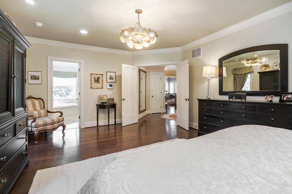2462 Lane Road Columbus, OH 43220 - Photo 28 of 80 Primary Suite
