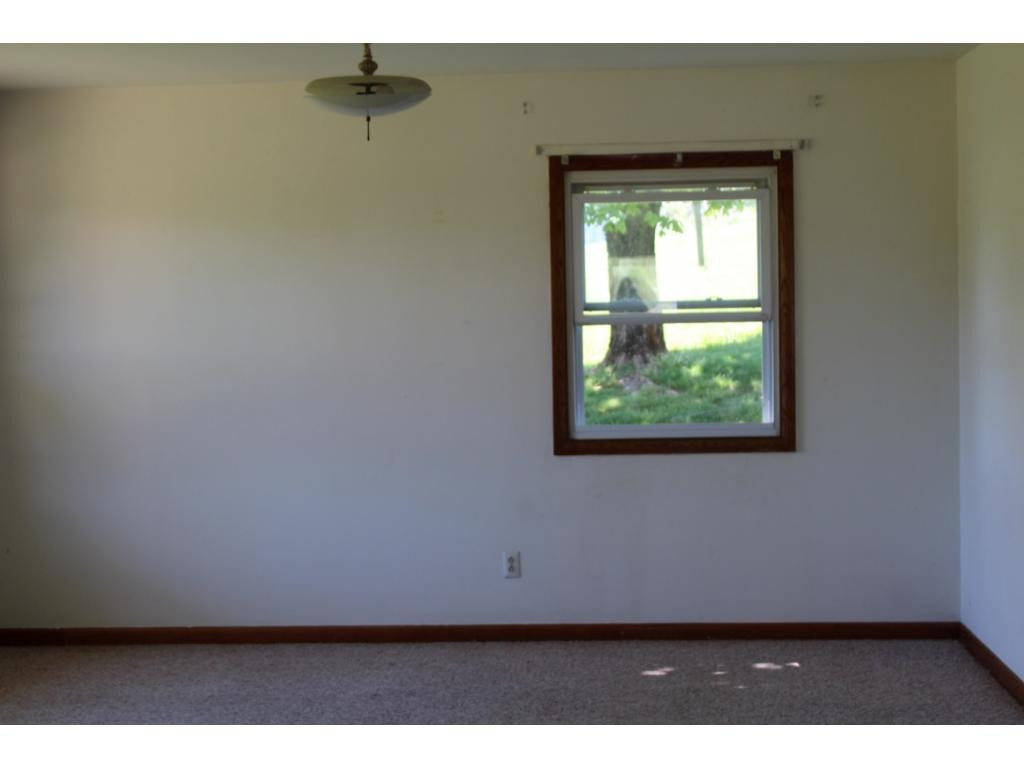 175 Hopson Road Johnson City, TN 37601 - Photo 25 of 28 Livingroom in apartment