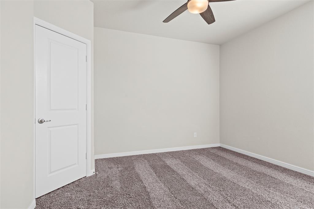 912 Falcon Road Argyle, TX 76226 - Photo 33 of 40 Second bedroom