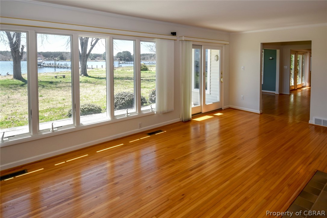 2058 Ditchley Road Kilmarnock, VA 22482 - Photo 11 of 22 WATERSIDE LIVING ROOM