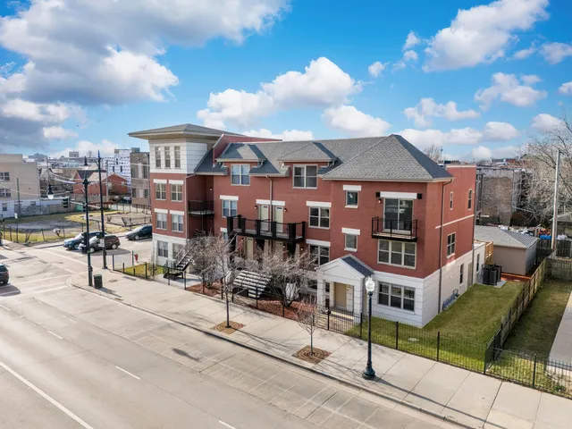 $549,000 | 224 South Western Avenue, Unit B, Chicago, IL 60612