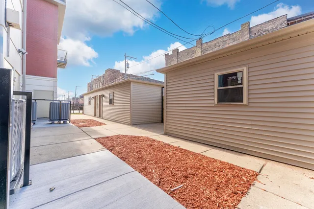 $549,000 | 224 South Western Avenue, Unit B, Chicago, IL 60612