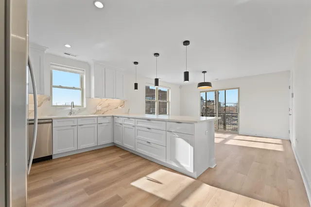 $549,000 | 224 South Western Avenue, Unit B, Chicago, IL 60612