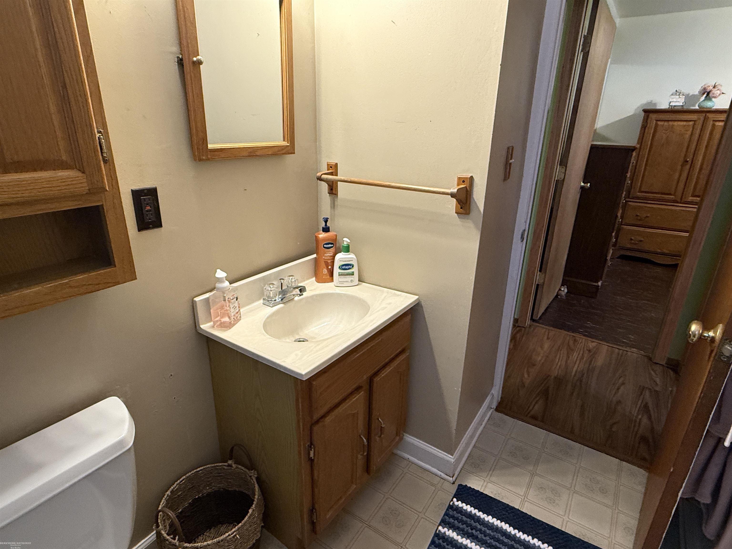 14584 Stephens Road Warren, MI 48089 - Photo 18 of 28 50186078-3203c524-27bf-48de-9e86-81e4a9a7e2bf.JPG