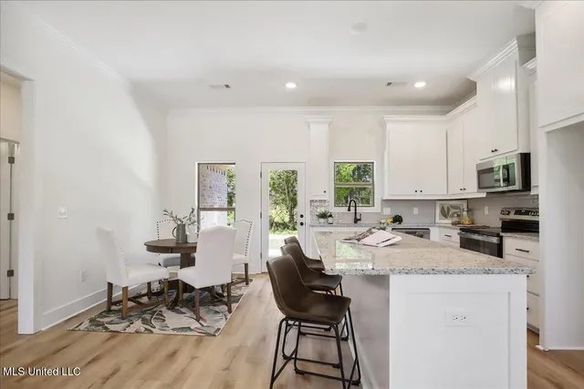 $275,500 | 107 Northeast Adams Avenue, Magee, MS 39111