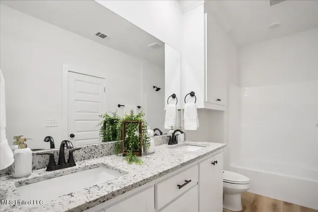 $275,500 | 107 Northeast Adams Avenue, Magee, MS 39111