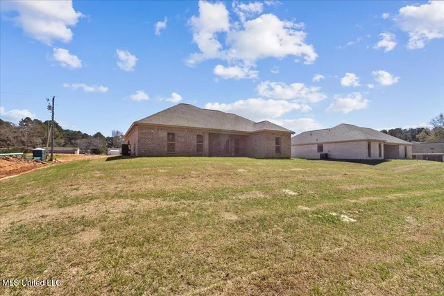 $275,500 | 107 Northeast Adams Avenue, Magee, MS 39111