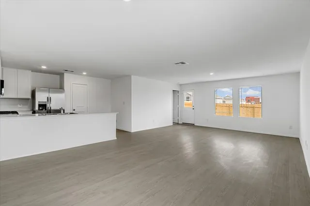 a picture of a wall with a white building