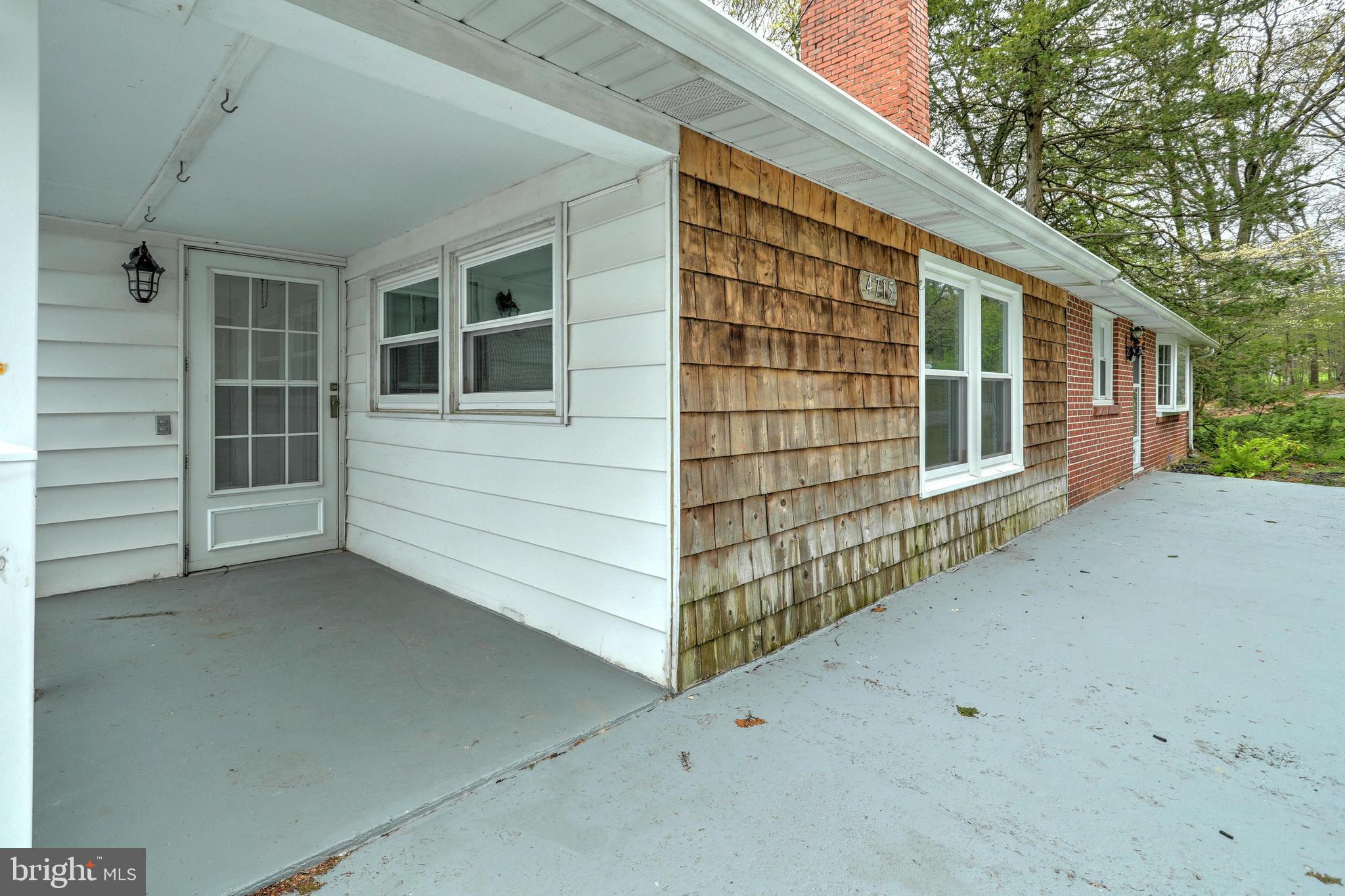 Side Entrance /Mud Room