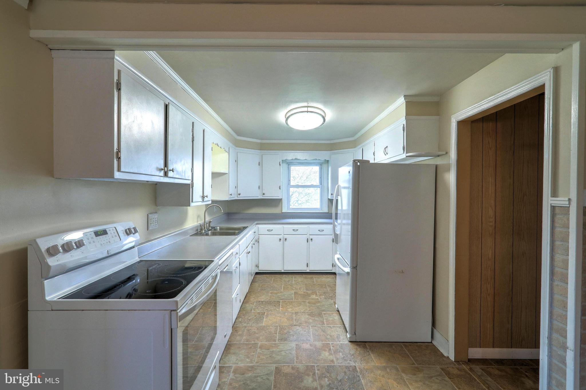 4715 Fake Road York, PA 17406 - Photo 53 of 65 Kitchen unstaged