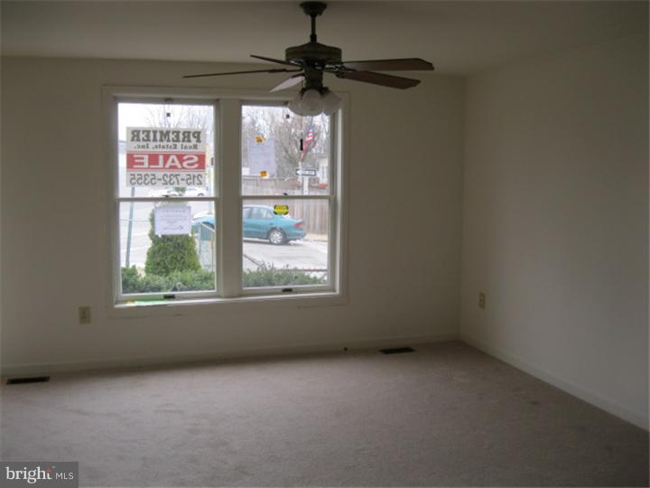 114 Laurel Road Sharon Hill, PA 19079 - Photo 3 of 10 Living Room