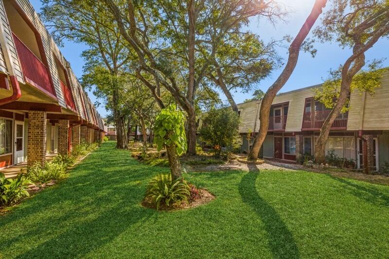 210 Pelham Road, Unit 201A Fort Walton Beach, FL 32547 - Photo 31 of 38 a backyard of a house with lots of green space